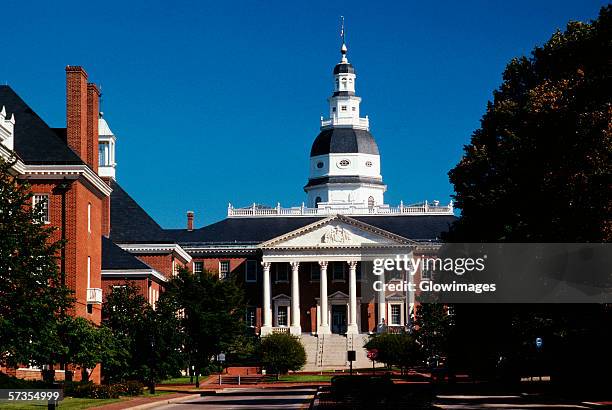 state capitol building in annapolis, maryland - annapolis stock pictures, royalty-free photos & images