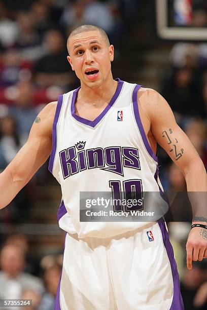 Mike Bibby of the Sacramento Kings calls a play against the Phoenix Suns during a game at Arco Arena on April 11, 2006 in Sacramento, California. The...