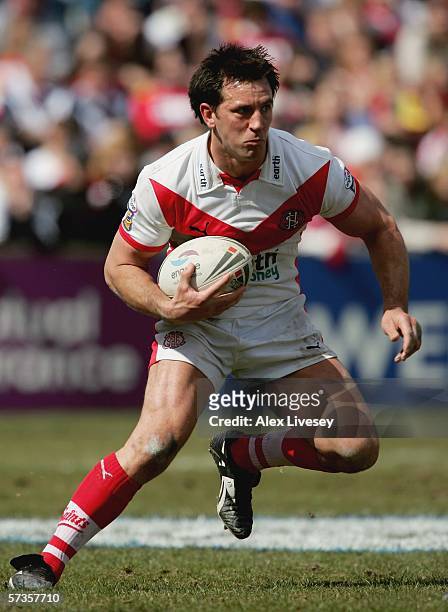 Paul Sculthorpe of St. Helens in action during the Engage Super League match between St. Helens and Wigan Warriors at Knowsley Road on April 14, 2006...