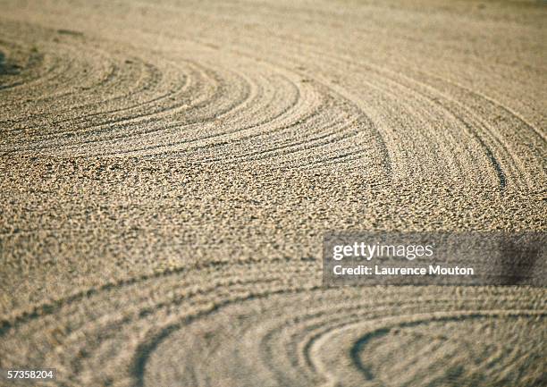 raked sand trap, full frame - sand trap stock pictures, royalty-free photos & images