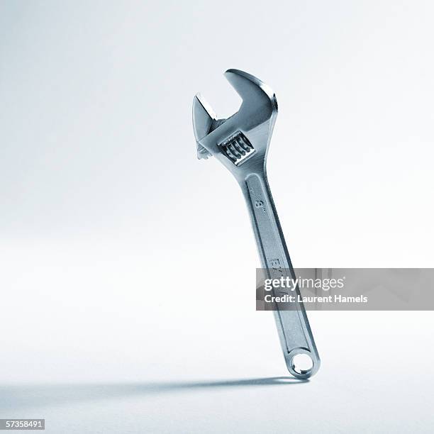 wrench - adjustable wrench stockfoto's en -beelden