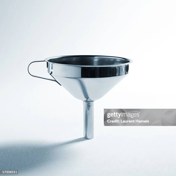 funnel - funil utensílio de cozinha - fotografias e filmes do acervo