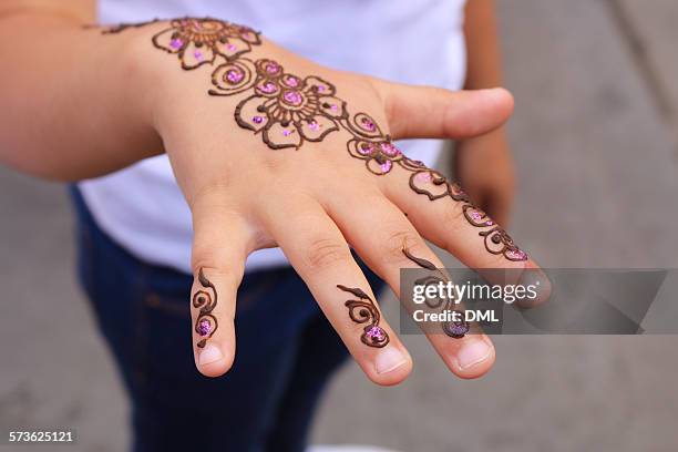 henna on a girl's hand - henna hands stock-fotos und bilder