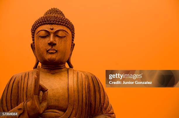 wooden carving of buddha - buddah fotografías e imágenes de stock