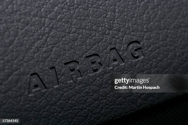 airbag sign on dashboard of car - airbag stockfoto's en -beelden