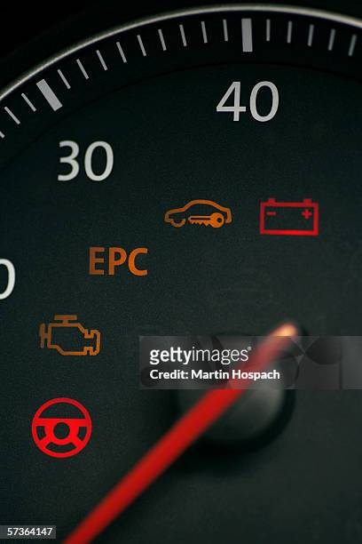 close-up of car speedometer - drehzahlmesser stock-fotos und bilder