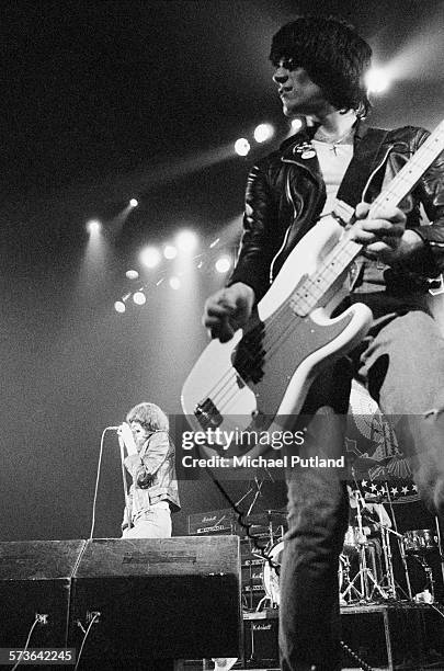 759 Dee Dee Ramone Photos & High Res Pictures - Getty Images