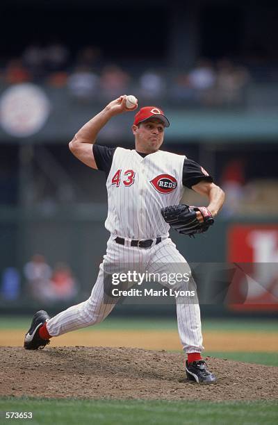 Pitcher Osvaldo Fernandez of the Cincinnati Reds gets ready to pitch the ball during the game against the San Diego Padres at Cinergy Field in...