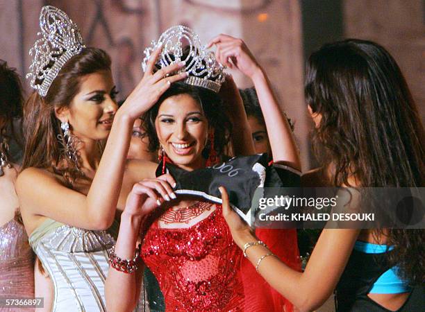 Fawzaya Mohamed is crowned Miss Egypt 2006 late 18 April 2006 in Cairo. AFP PHOTO/KHALED DESOUKI