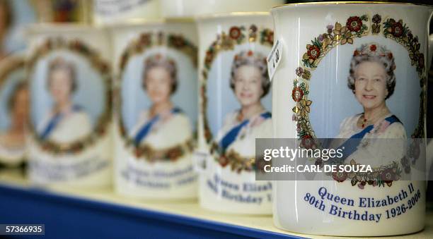 Windsor, UNITED KINGDOM: Souvenir mugs marking Queen Elizabeth of Britain's 80th birthday are seen in a souvenir shop in Windsor, 19 April 2006. Shop...