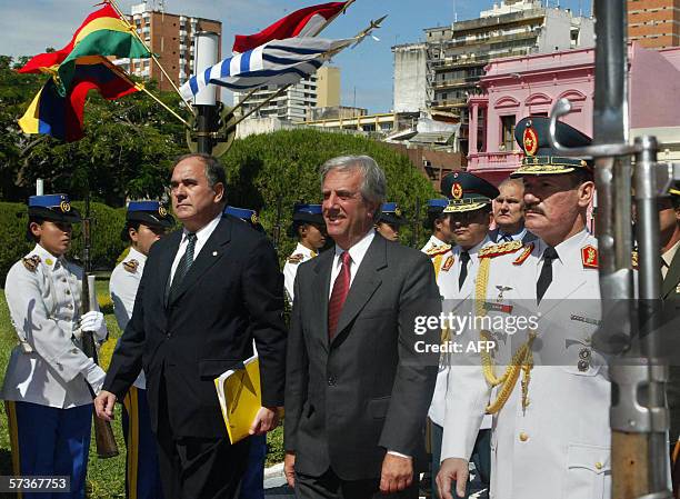 El presidente de Uruguay Tabare Vazquez llega al Palacio de Gobierno en Asuncion donde participara en una reunion de trabajo con sus colegas de...