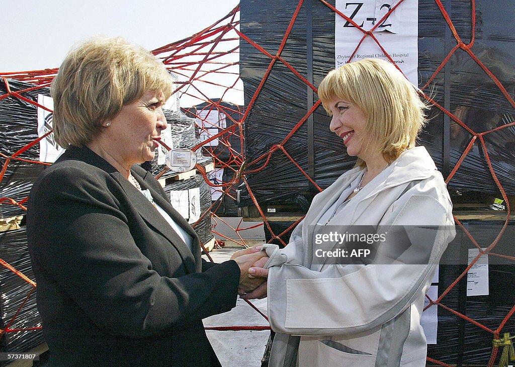 Kateryna Yushchenko (R), wife of Ukraine
