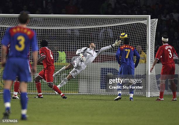 Steaua bucuresti goalkeeper hi-res stock photography and images