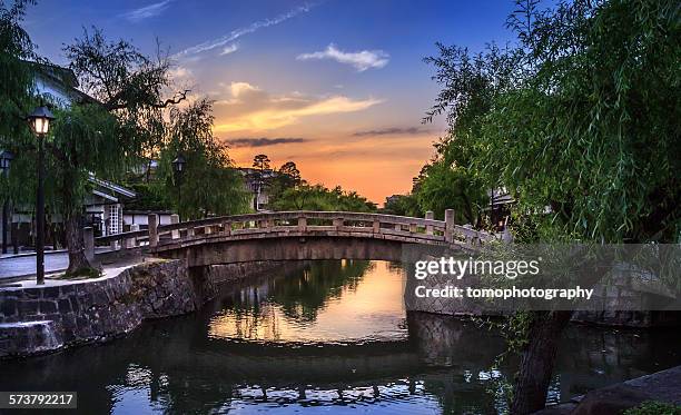 kurashiki bikan historical quarter - kurashiki stock pictures, royalty-free photos & images