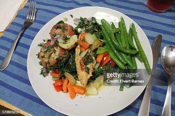 healthy dinner at home - chicken saute stock pictures, royalty-free photos & images