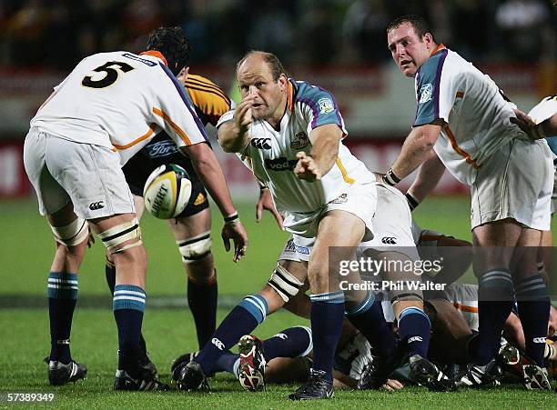 Os Du Randt of the Cheetahs passes the ball to the backline during the Round 11 Super 14 match between the Chiefs and the Cheetahs at Waikato Stadium...