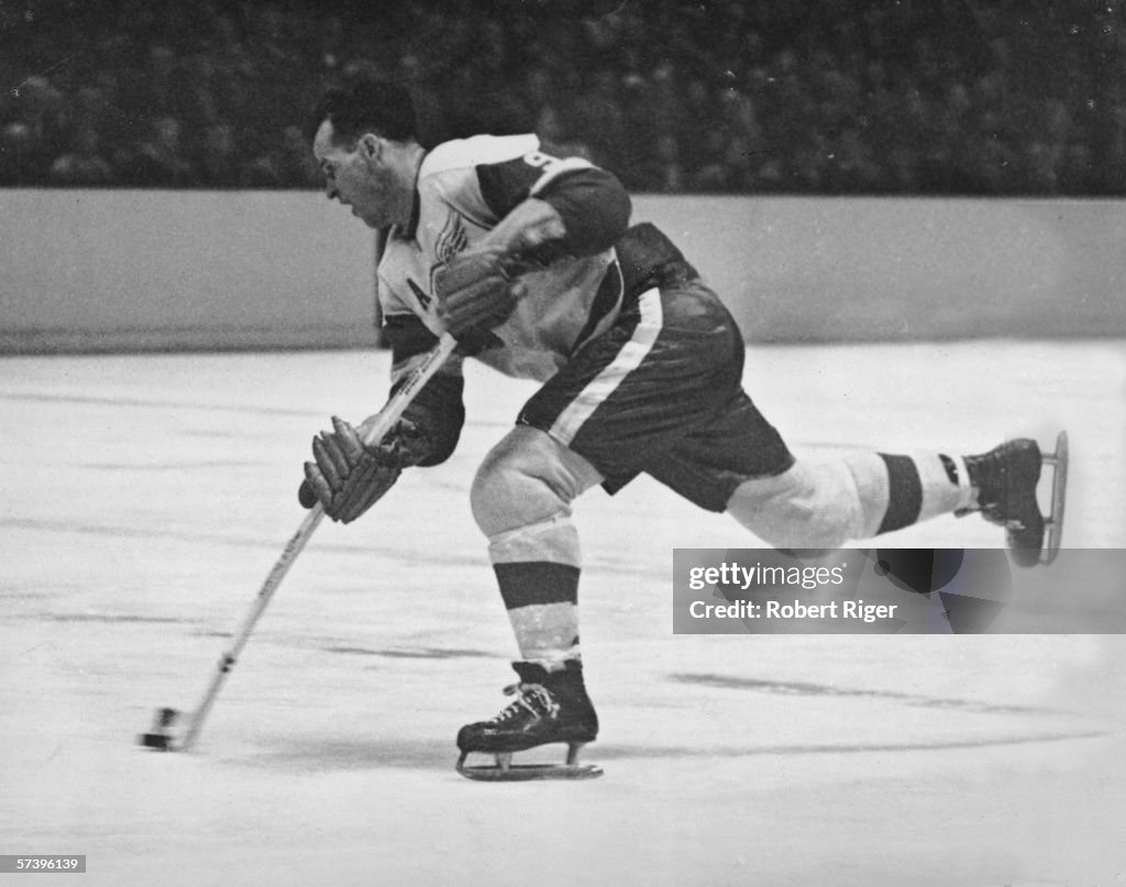 Gordie Howe On The Ice