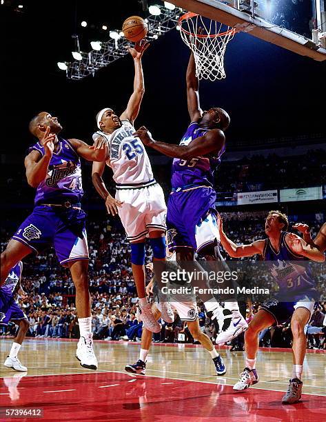 Chris Gatling of the Dallas Mavericks puts up a shot against Antoine Carr of the Utah Jazz during the 1996 Mexico City Challenge at the Palacio de...
