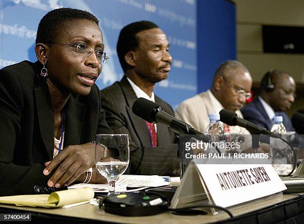Washington, UNITED STATES: Finance Minister for Liberia Dr. Antoinette Sayeh answers questions during the African Finance Ministers press briefing 22...