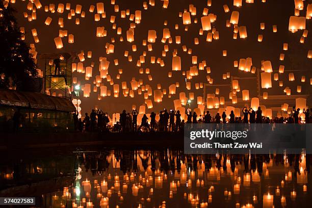 beautiful sky lantern - releasing foto e immagini stock