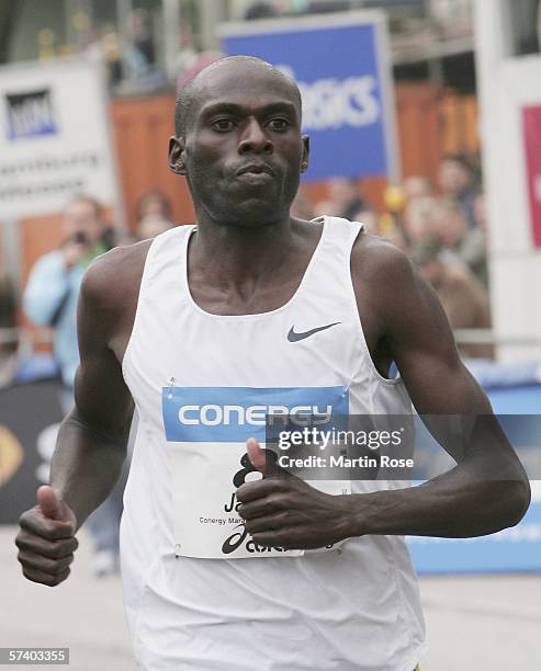 James Rotich of Kenia in action during the Hamburg Conergy Marathon on April 23, 2006 in Hamburg, Germany.