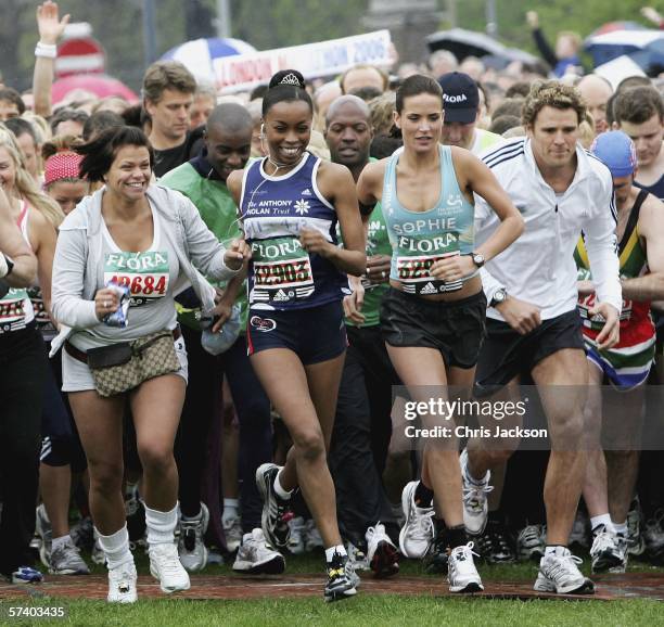 Celebrities Jade Goody, Phina Oruche, Sophie Anderton and James Cracknell cross the start line of the London Marathon on April 23, 2006 in Greenich...