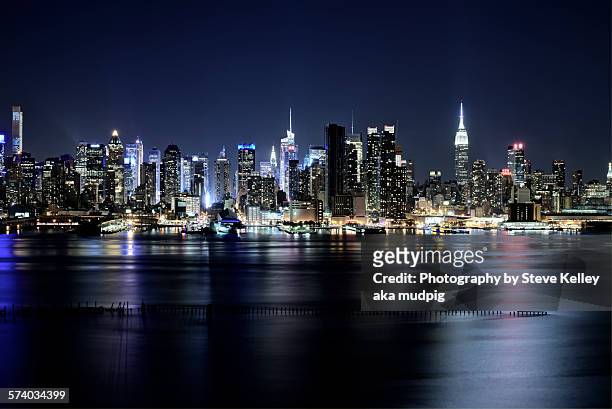 new york city - nyc skyline night stockfoto's en -beelden