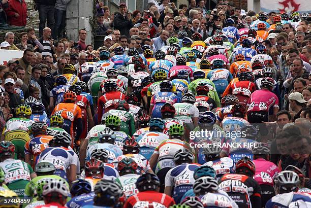 The pack rides during the 92nd Liege-Bastogne-Liege cycling race between Liege and Ans, 23 April 2006. Spain's Alejandro Valverde claimed his second...