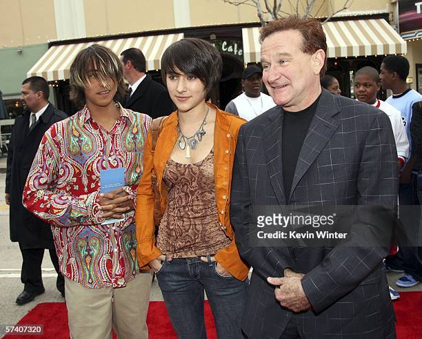 Actor Robin Williams and his son Cody and daughter Zalda pose at the premiere of Columbia Picture's "RV" at the Village Theater on April 23, 2006 in...