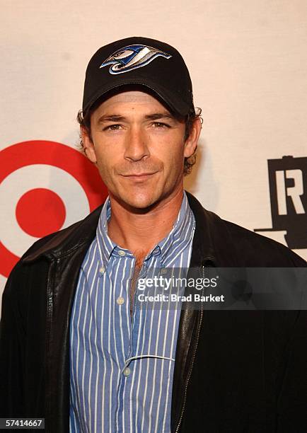 Actor Luke Perry arrives for the 10th Anniversary of "Rent" at the Nederlander Theater on April 24, 2006 in New York City.