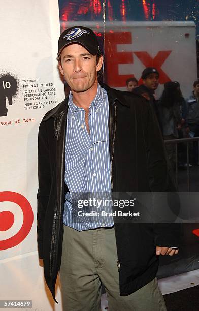 Actor Luke Perry arrives for the 10th Anniversary of "Rent" at the Nederlander Theater on April 24, 2006 in New York City.