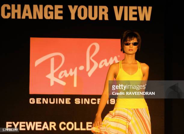 Indian models wear Ray Ban sun optics during a showing of its Spring/Summer Collection 2006 in New Delhi, 25 April 2006. Ray-ban launched over 100...