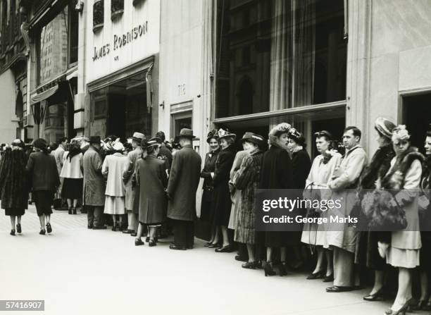 people standing in line at james robinson cinema, ny, (b&w) - 1930 photos et images de collection
