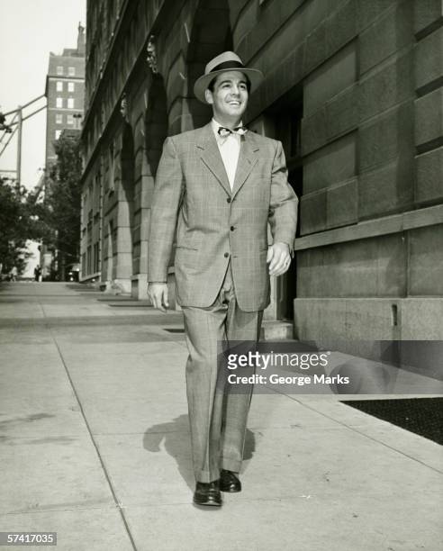 hombre elegante caminar sobre la acera, (b & p - george marks man fotografías e imágenes de stock