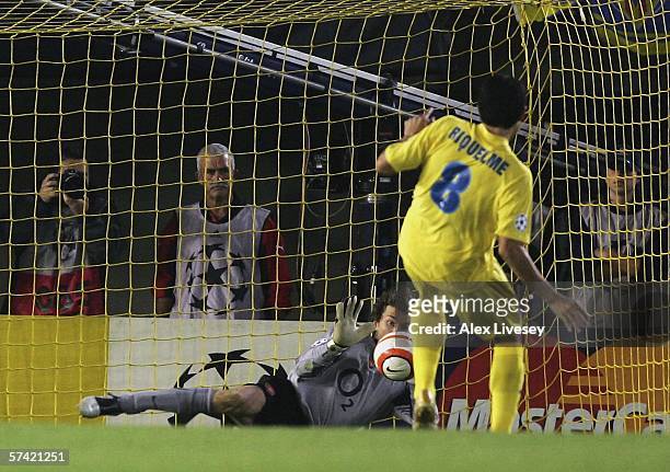 Jens Lehman of Arsenal saves a penalty kick from Riquelme of Villarreal during the UEFA Champions League Semi Final second leg match between...