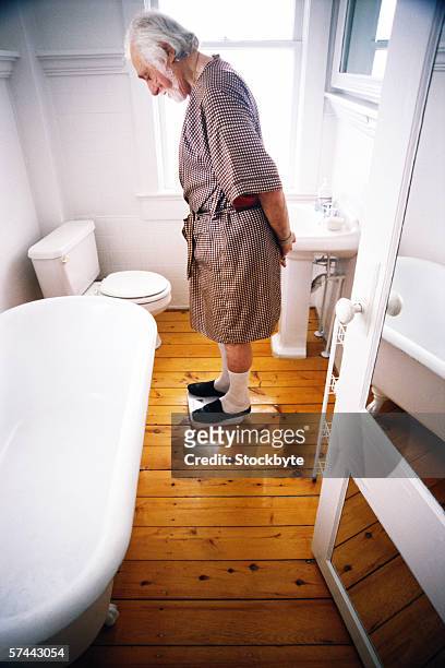 https://media.gettyimages.com/id/57443054/photo/portrait-of-an-elderly-man-standing-on-a-weighing-scale-in-the-bathroom.jpg?s=612x612&w=gi&k=20&c=RHzvLTd7-nDgrUDH59JYYfj4BnMS94AXoXn_sZGURm4=