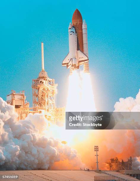launch of the space shuttle - challenge launch stock pictures, royalty-free photos & images