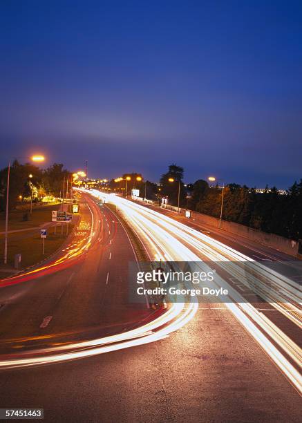 time lapse view of traffic on a city street at night - traffic time lapse stock pictures, royalty-free photos & images