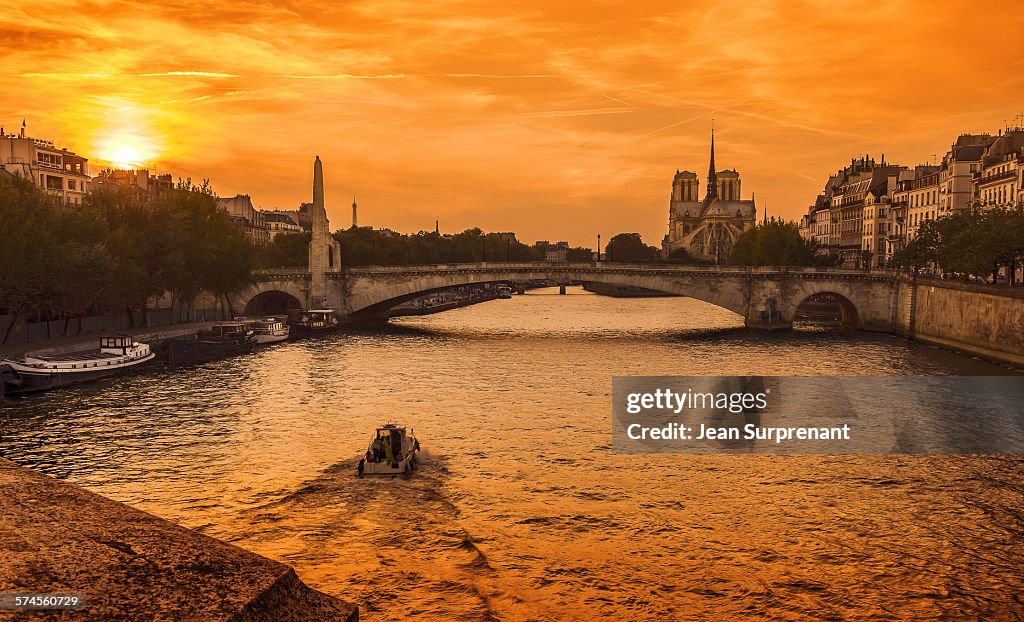 Sunset Notre-Dame de Paris II