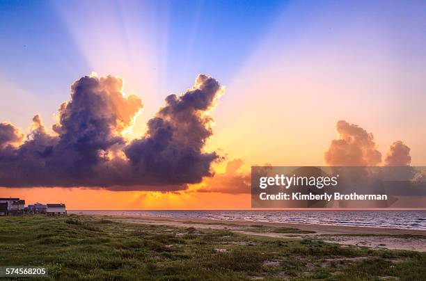 sunrise over the gulf of mexico - galveston fotografías e imágenes de stock