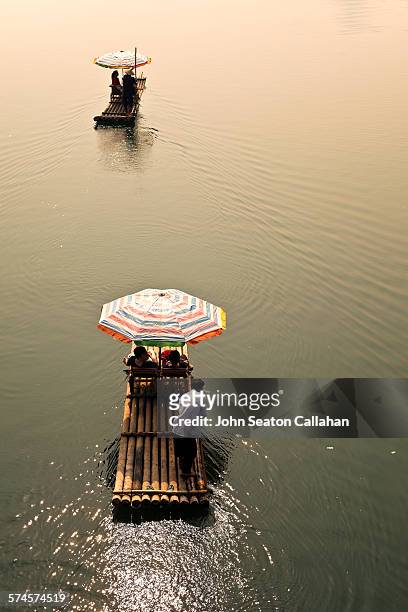 rafting on the yulong river - bamboo raft foto e immagini stock