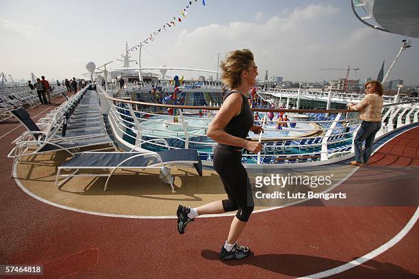 The track and field course on the upper deck of the "Freedom of the Seas", the world's largest cruise ship, docked on April 24, 2006 in Hamburg,...