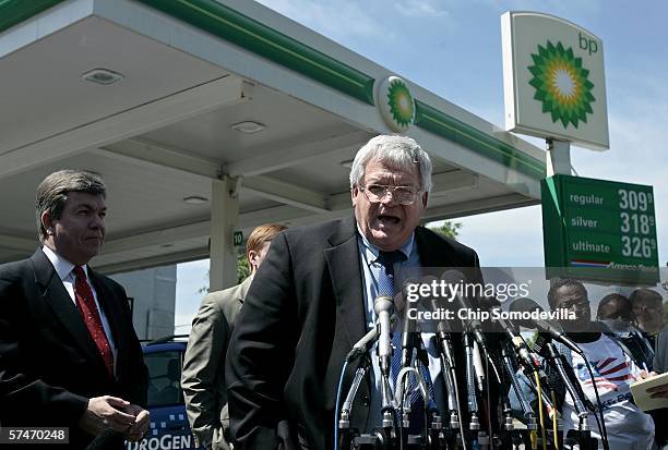 House Majority Whip Roy Blunt and Speaker of the House Dennis Hastert hold a news conference about the current price of gasoline at a BP station on...