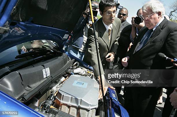 Speaker of the House Dennis Hastert gets a look under the hood of a General Motors HydroGen3 hydrogen-powered vehicle after a news conference about...