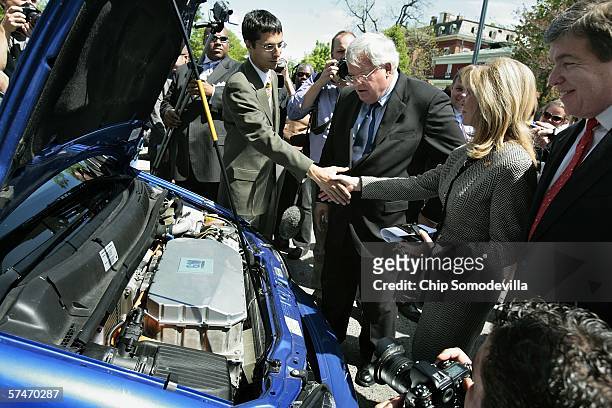 General Motors representative explains how the hydrogen-fueled engine in the HydroGen3 vehicle works to Speaker of the House Dennis Hastert , Rep....