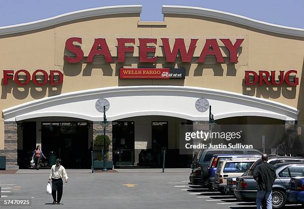 Safeway supermarket is seen April 27, 2006 in San Francisco, California. Major supermarket chain Safeway Inc. Reported a net income of $142.9 million...