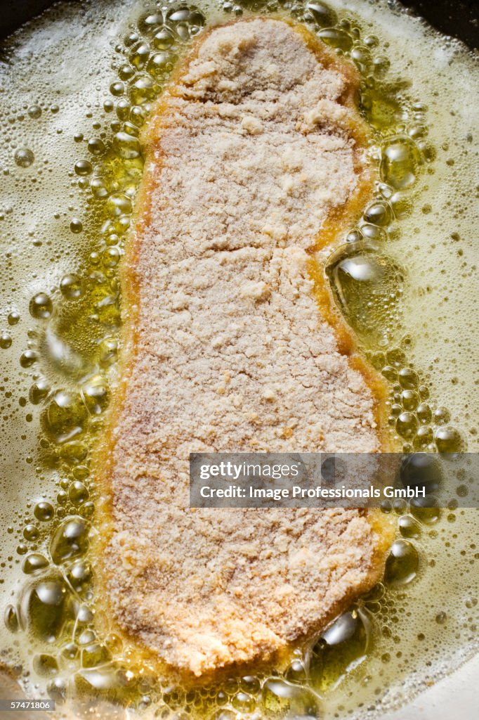 Frying escalope in frying pan
