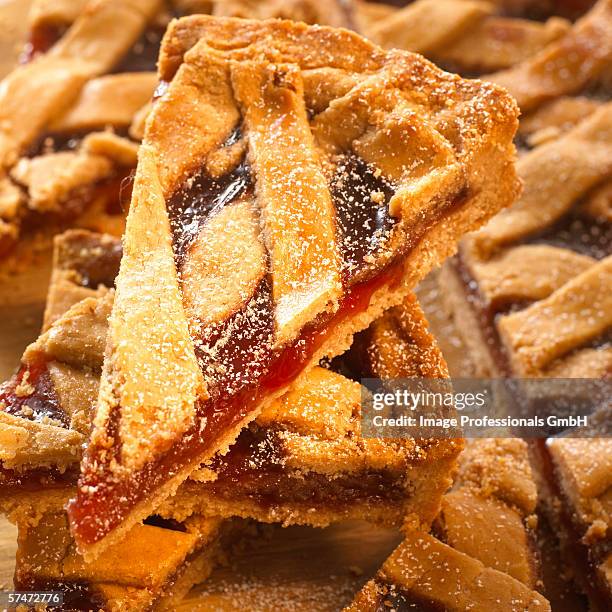 linzer tart, cut into pieces - linzer torte stock-fotos und bilder