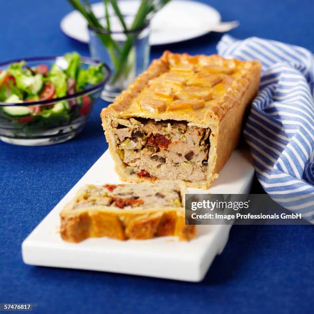 pork pie with pesto - terrine photos et images de collection