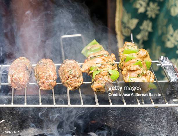 thorns of chicken and vegetables to the gridiron - fumes cooking stock pictures, royalty-free photos & images